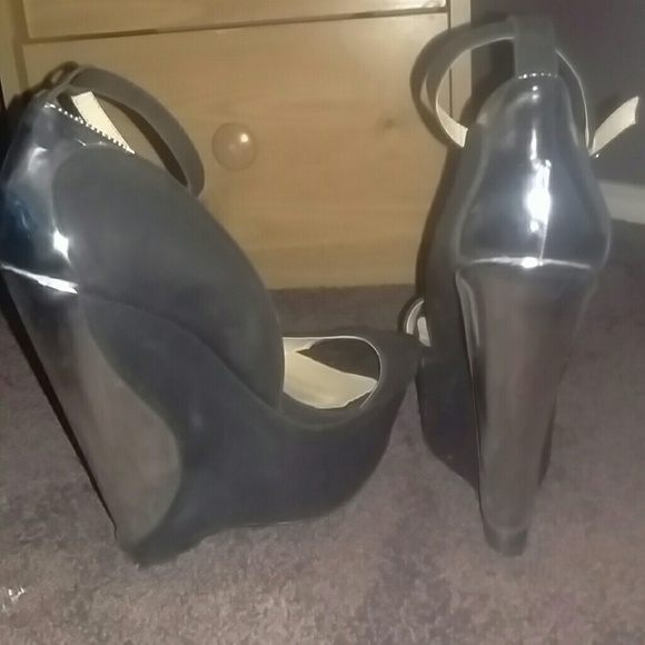Shoes - Picture 4 of 5